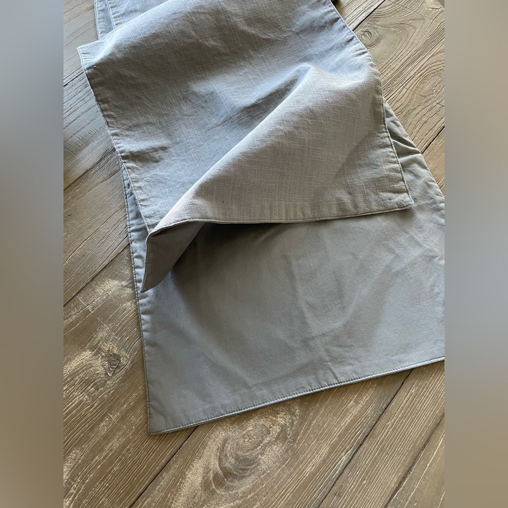Table Runner-Gray - Picture 3 of 6
